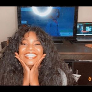 Meet your Posher, Brooke👋🏽☺️